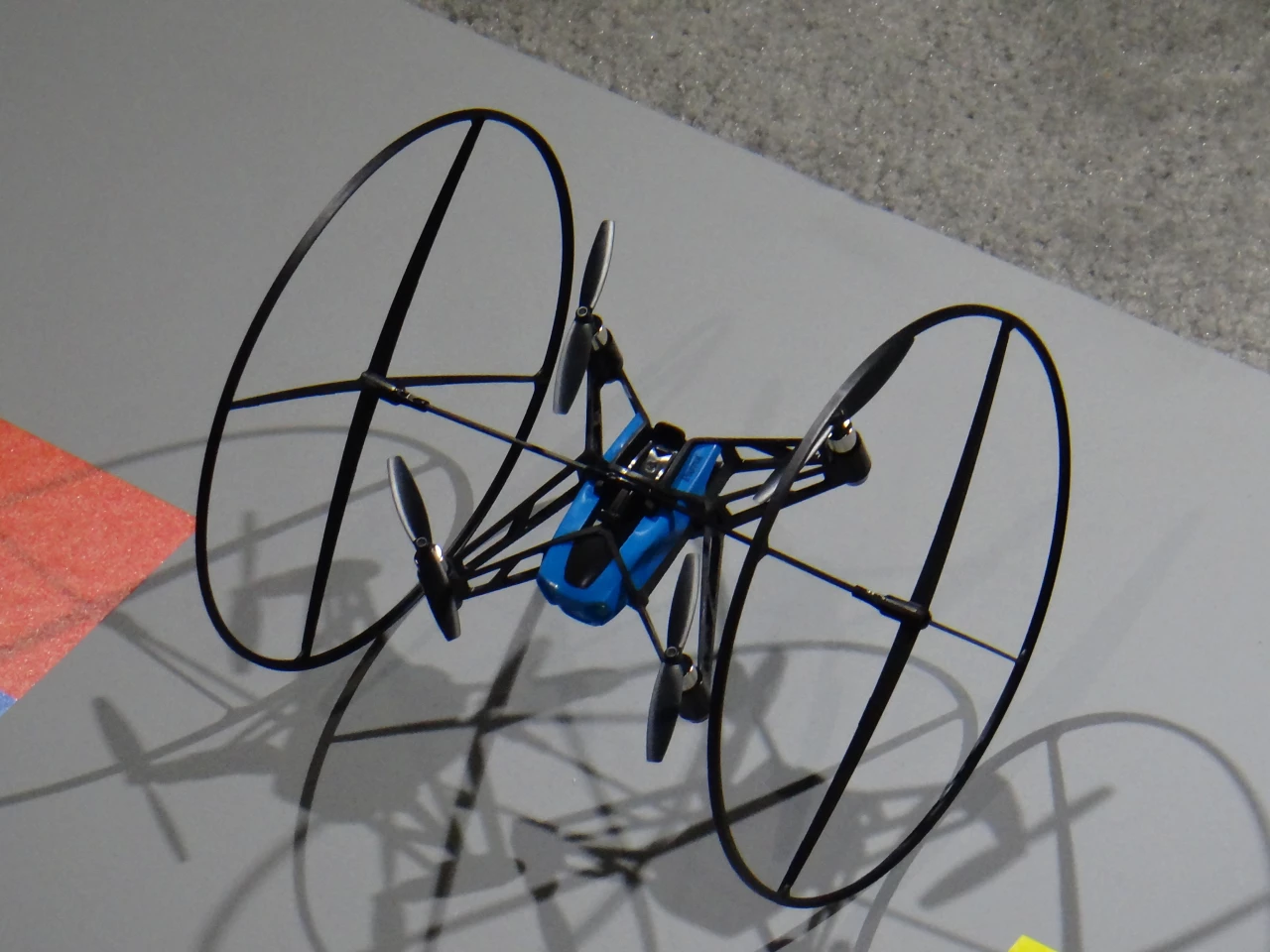 Parrot MiniDrone - Blue Maclane Airborne | PLAYe